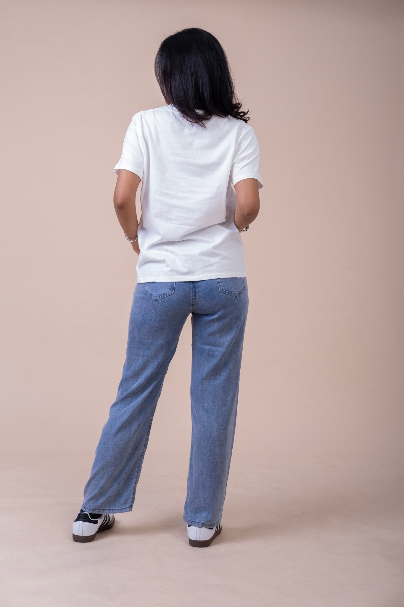 ROUND NECK WHITE T-SHIRT
