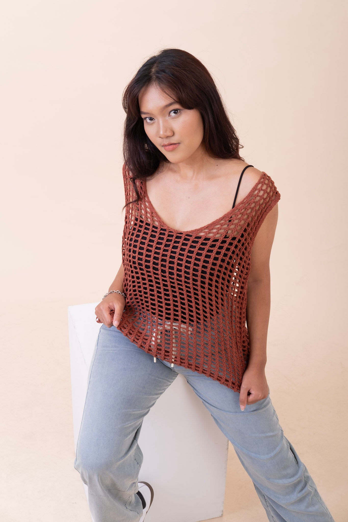 OVERSIZED CROCHET BROWN TOP