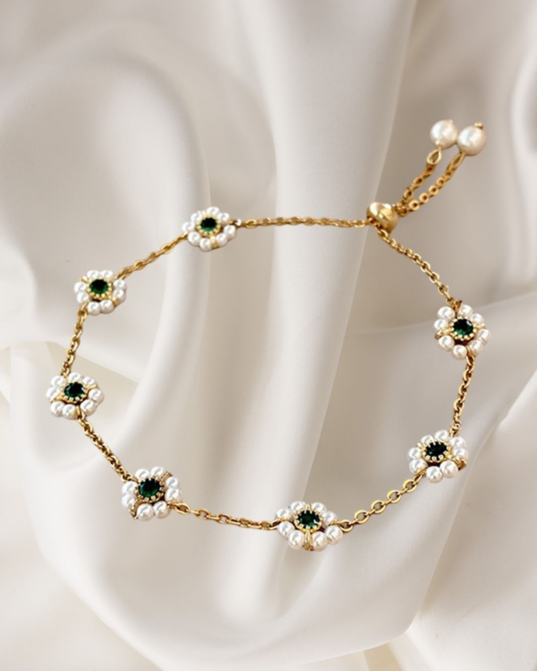 PEARL BEADED FLOWER CHAIN BRACELET