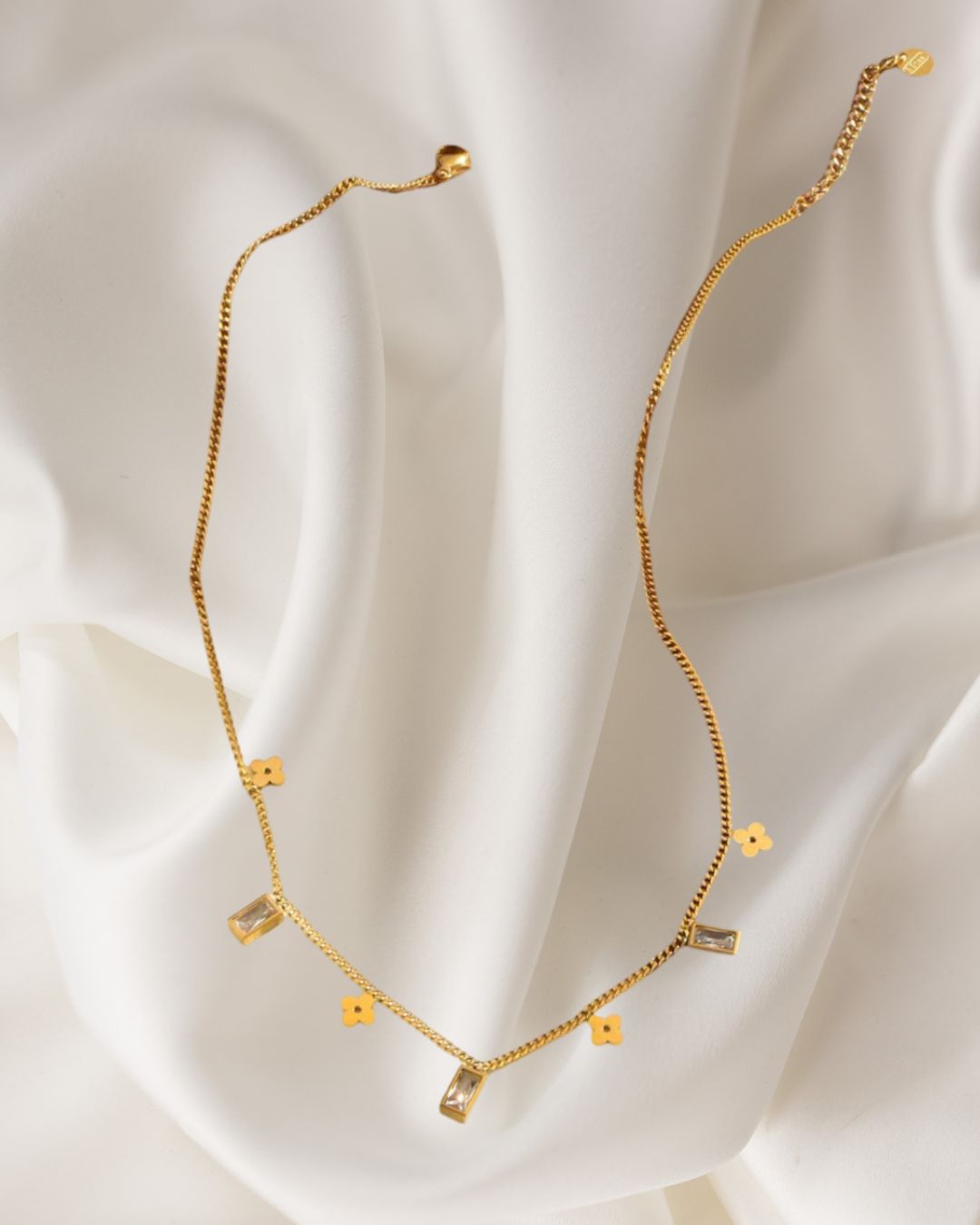 CLOVER CHARM GOLD NECKLACE