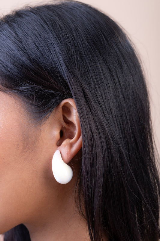 WHITE GLOW BOTTEGA STUDS