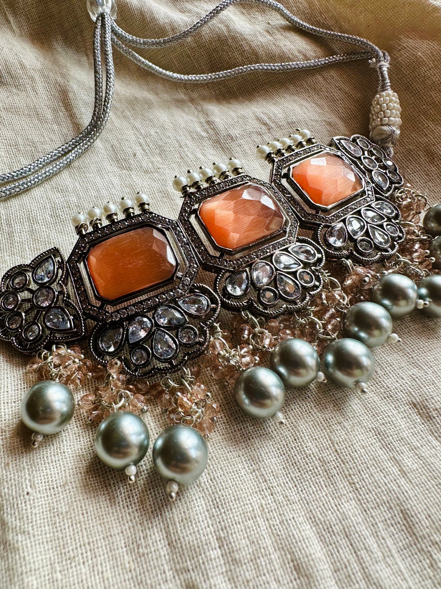 CROWNED MONALISA PEACH NECKLACE SET