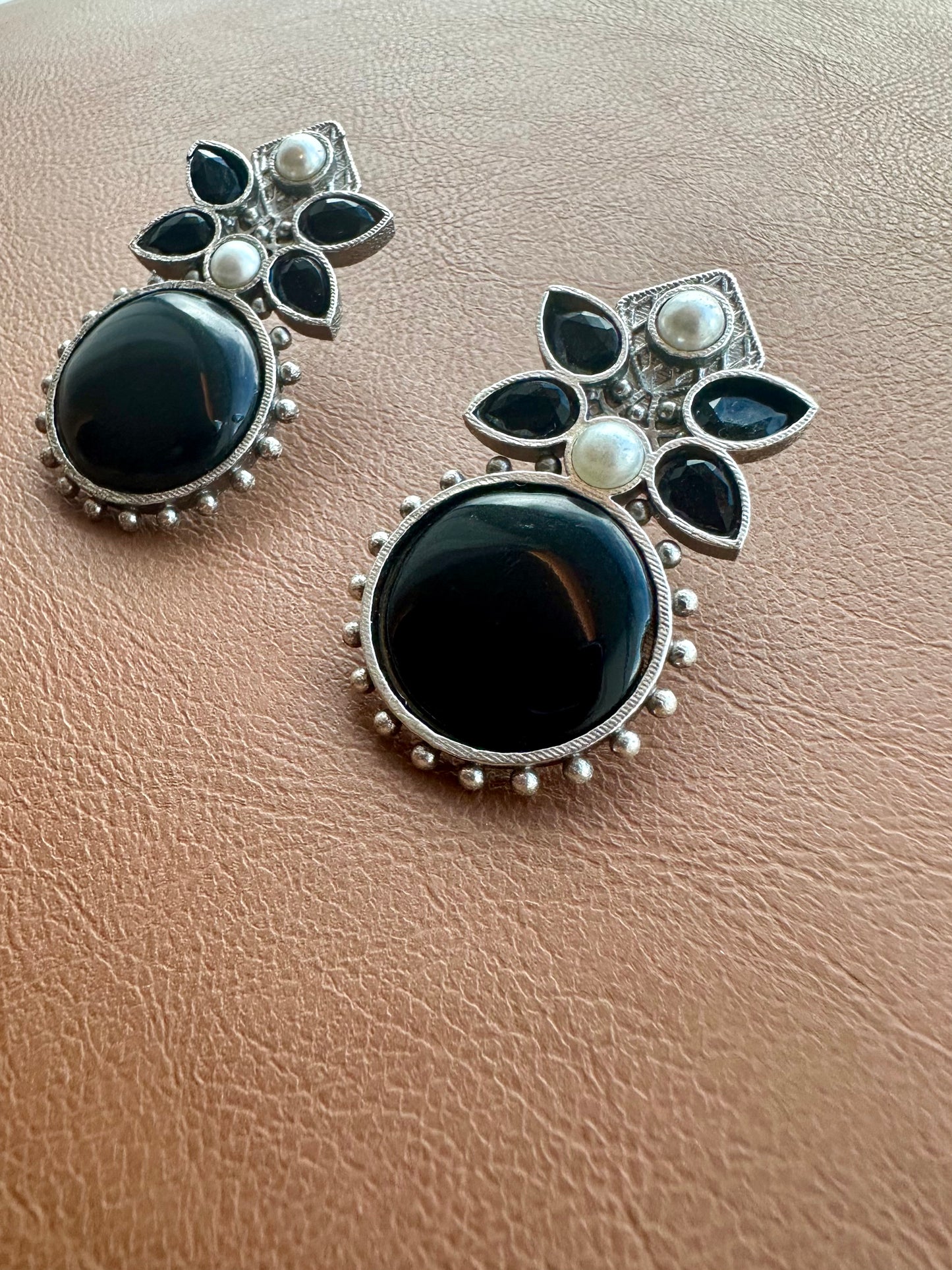 BLACK SURYA EARRINGS