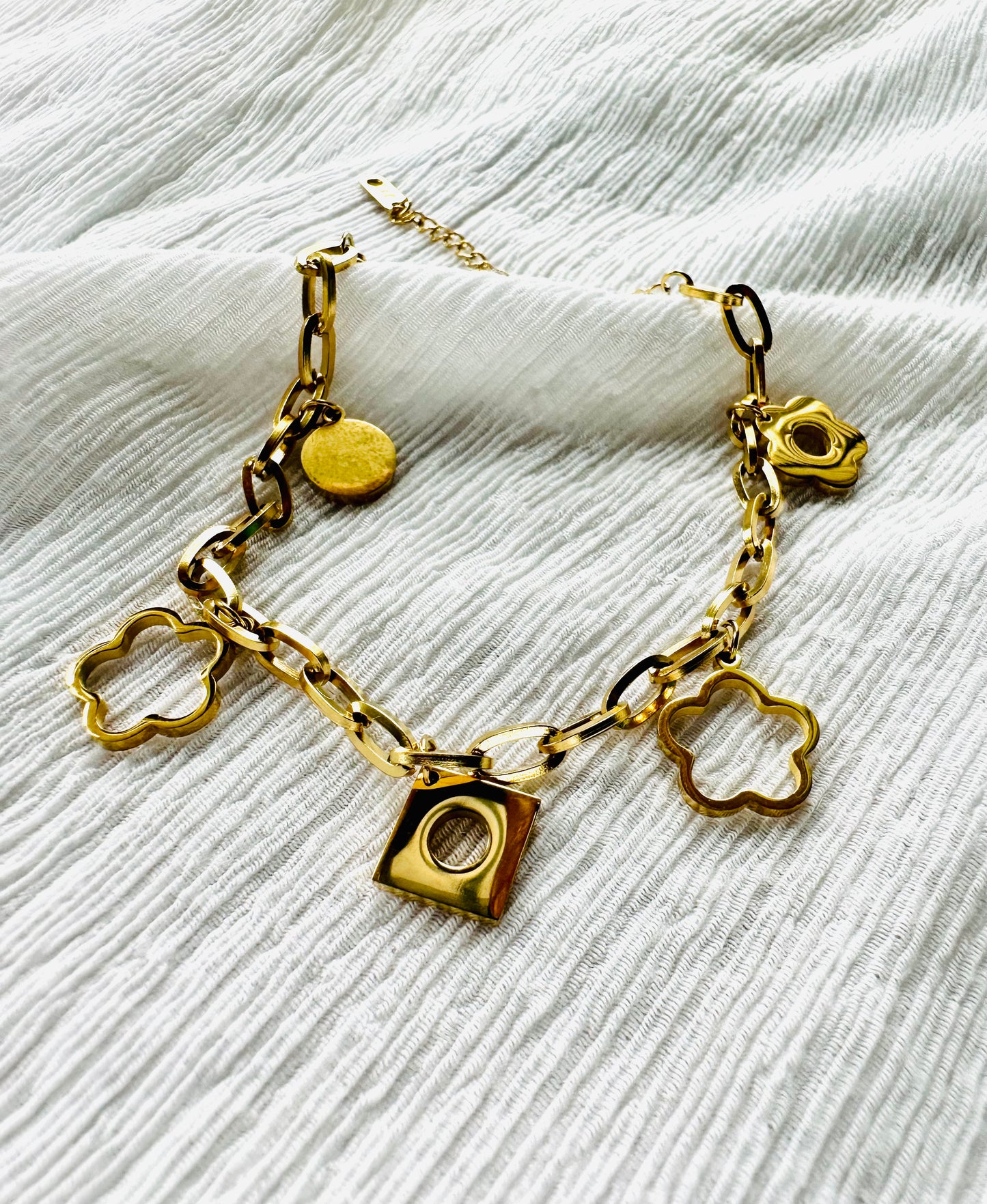 BELLE GOLD CHARM BRACELET