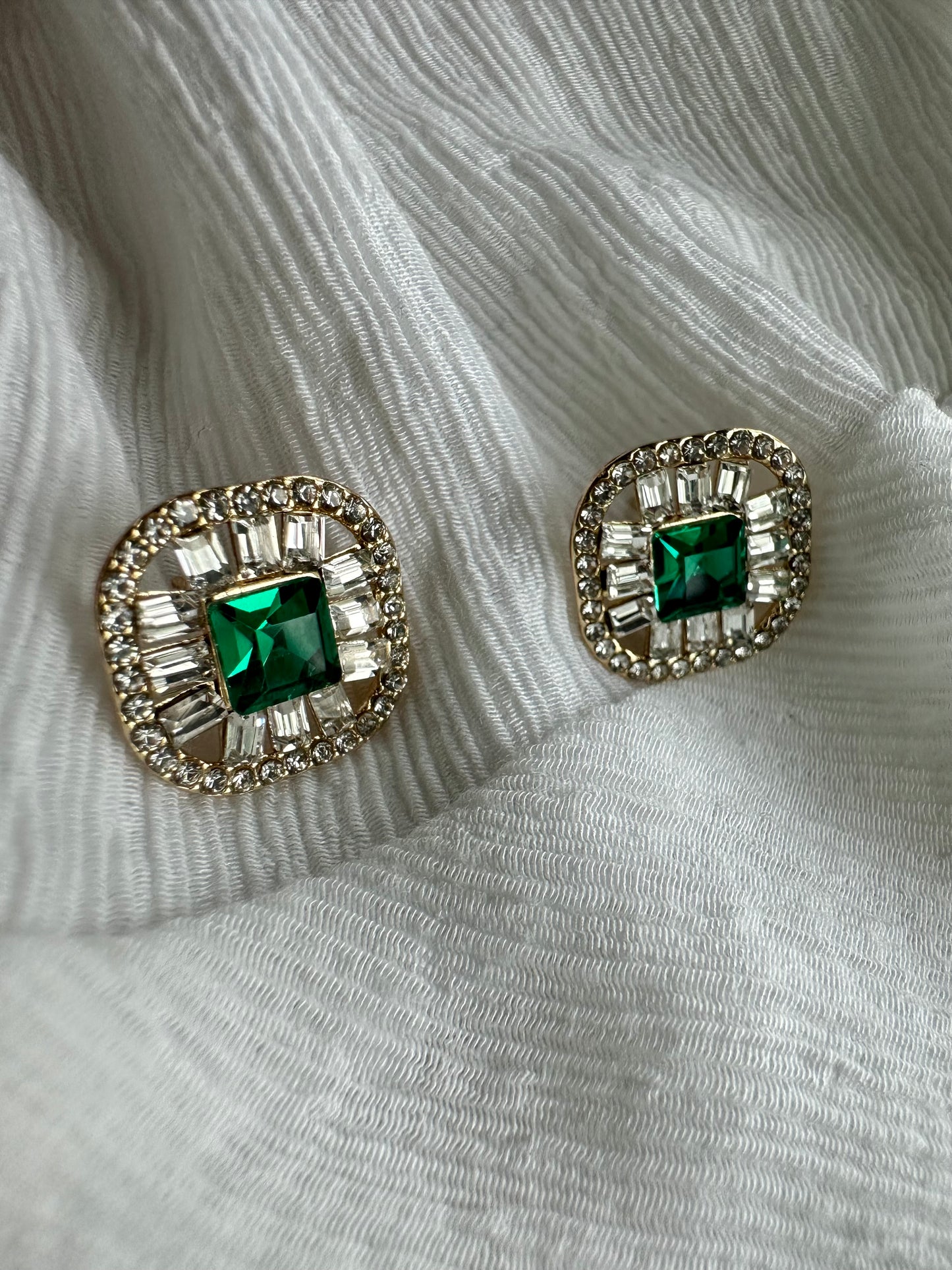 EMERALD & RHINESTONES STUD EARRINGS