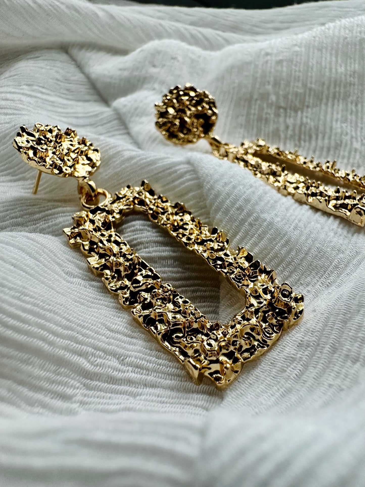 KYLE GOLD TEXTURED EARRINGS