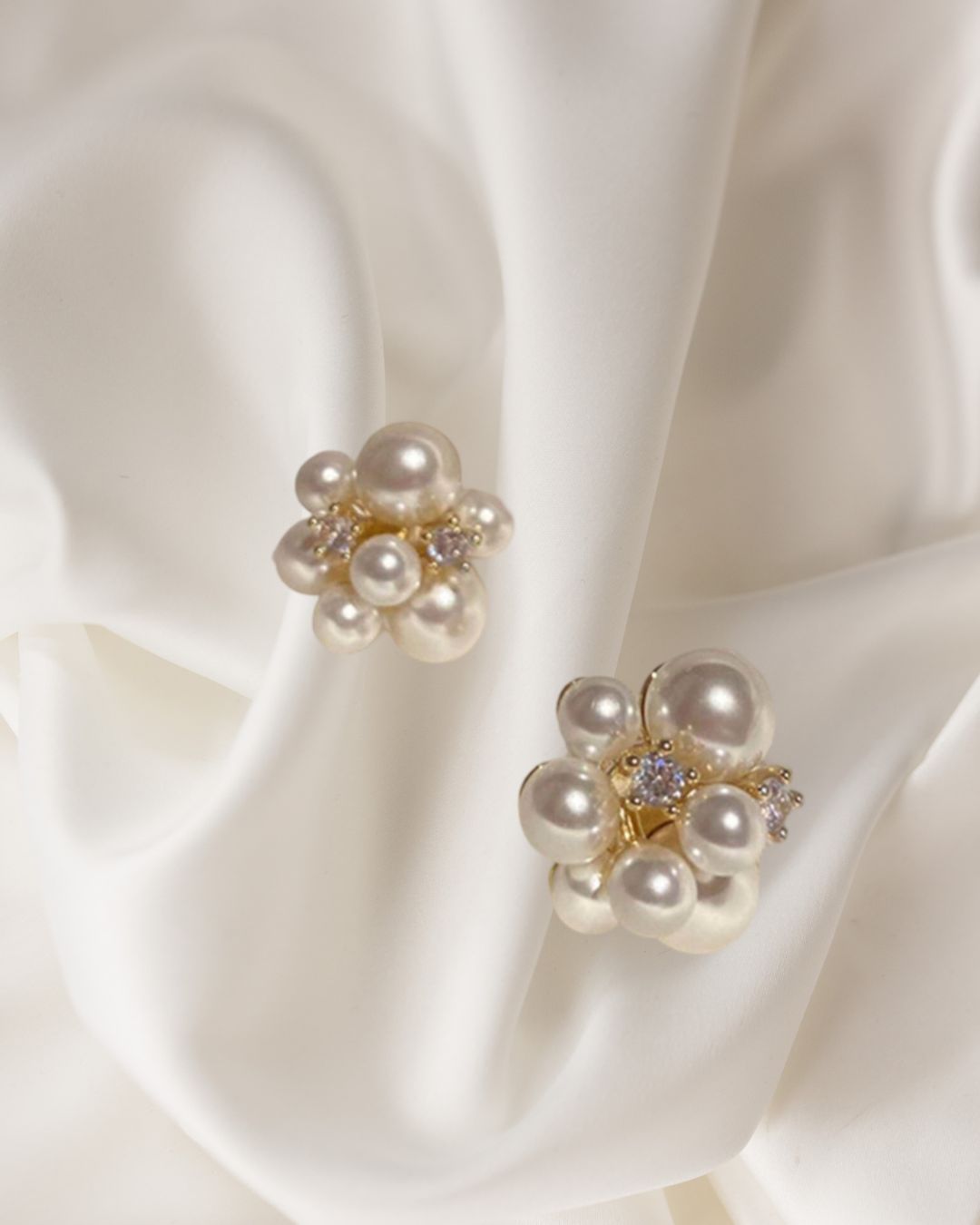 CLUSTER PEARL EARRINGs